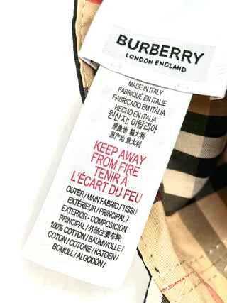 Burberry Reversible Cap Black and Classic Vintage Check
