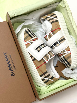 Burberry Classic Vintage Design Strap in Shoes