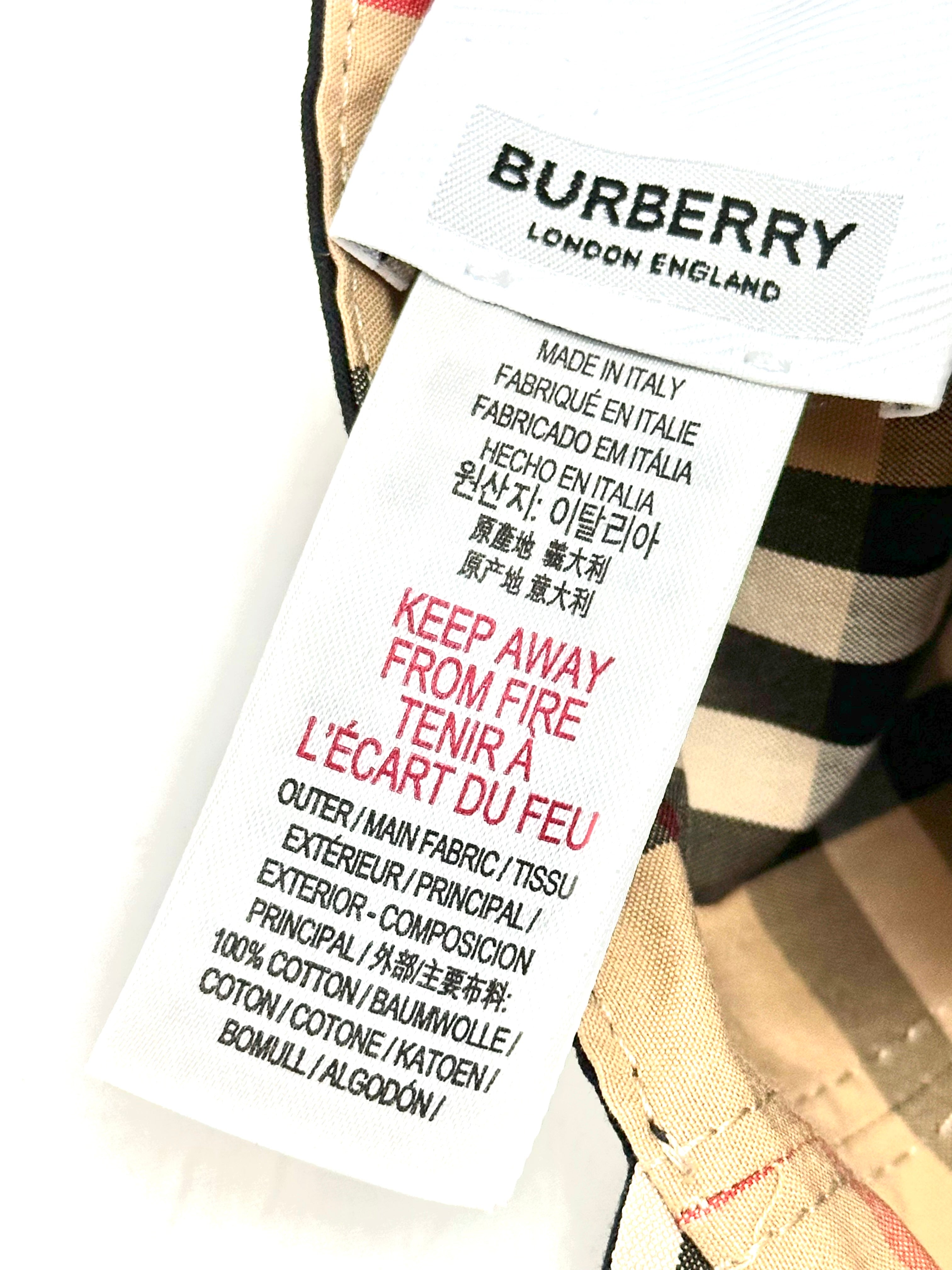 Burberry Reversible Cap Black and Classic Vintage Check