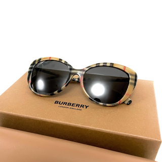 Burberry Sunglasses with Classic Vintage Frame