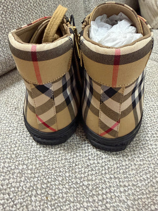 Burberry Classic Design Boots