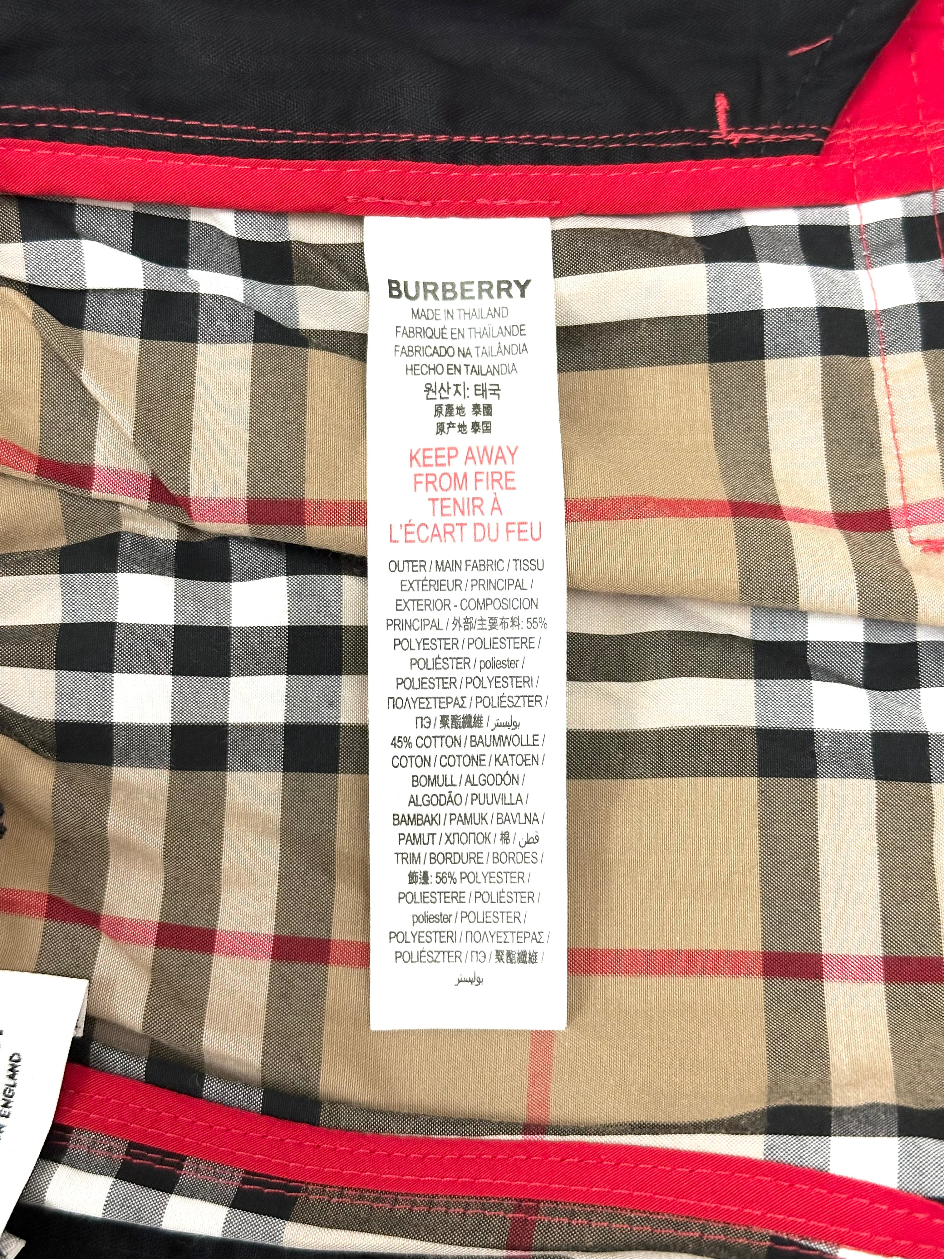 Burberry Red Classic Vintage Design in the Back Shorts