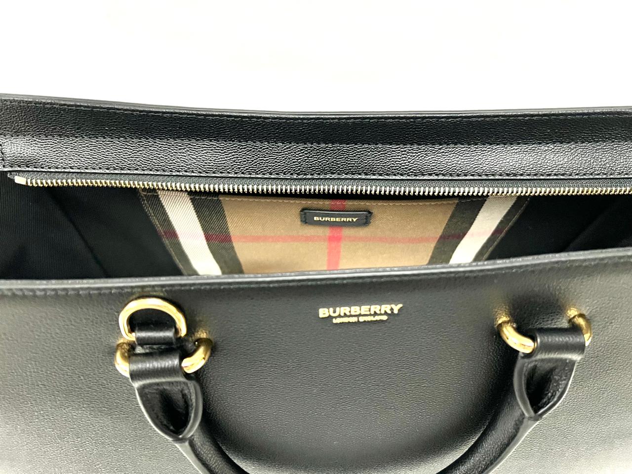 Burberry classic tote blk with strap